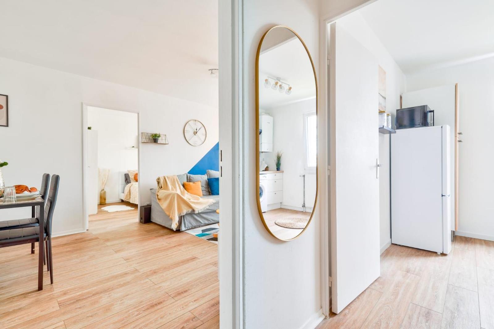 Le Cosy Yellow Appartement Lumineux A 5 Min De La Gare D'Evry Avec Parking Gratuit Courcouronnes Eksteriør bilde