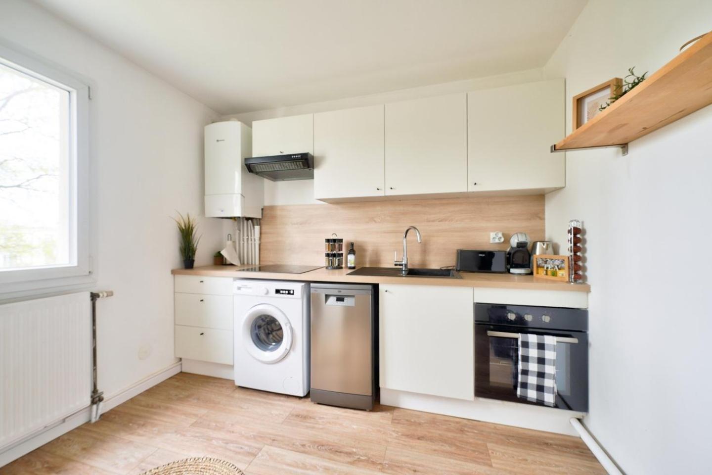Le Cosy Yellow Appartement Lumineux A 5 Min De La Gare D'Evry Avec Parking Gratuit Courcouronnes Eksteriør bilde