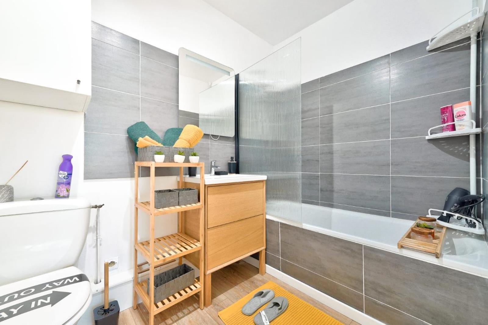 Le Cosy Yellow Appartement Lumineux A 5 Min De La Gare D'Evry Avec Parking Gratuit Courcouronnes Eksteriør bilde